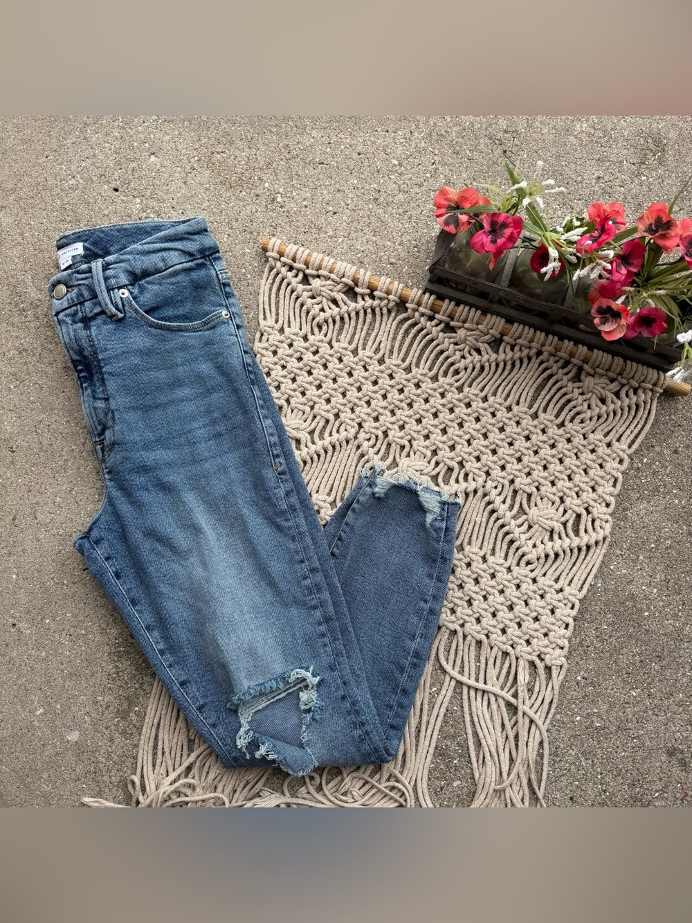 Good American High Rise Distressed Jeans Size 6 / 28